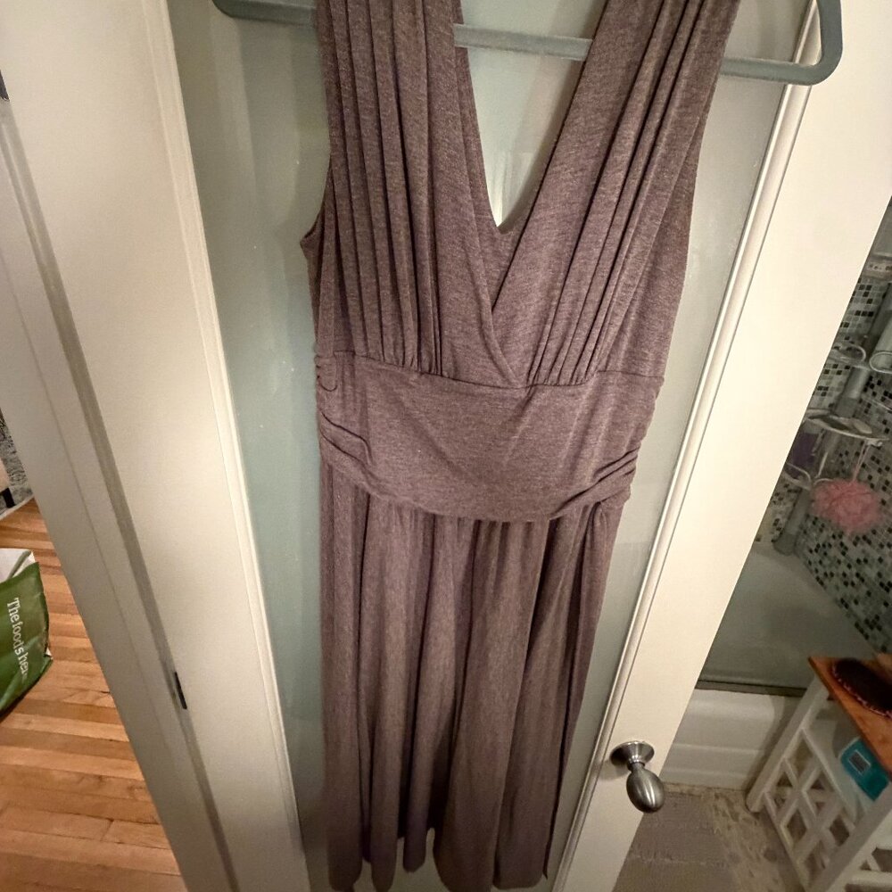 BCBG Paris Knit Midi Dress – Deep V‑Neck • Neutral • Belted • Ultra‑Soft